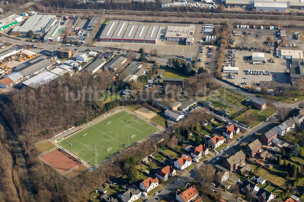 Bottrop aus der Vogelperspektive: Sportplatz- Fussballplatz des SV 1911 Bottrop e.V. In den Weywiesen in Bottrop im Bundesland Nordrhein-Westfalen, Deutschland