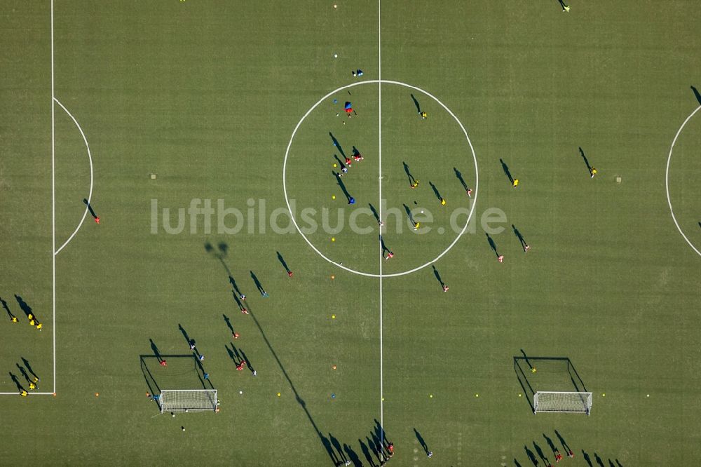 Luftbild Bottrop - Sportplatz- Fussballplatz des SV 1911 Bottrop e.V. In den Weywiesen in Bottrop im Bundesland Nordrhein-Westfalen, Deutschland