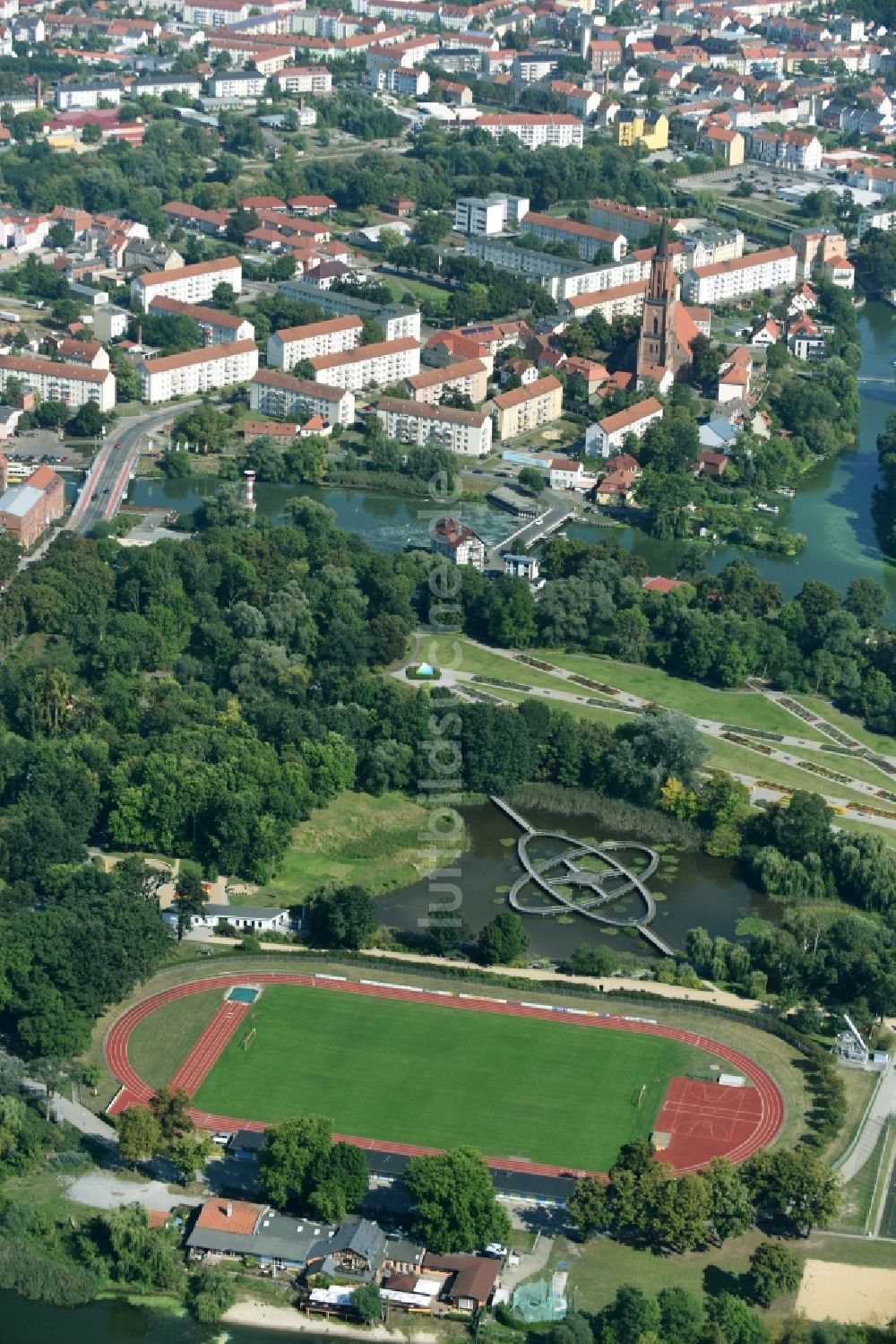 Rathenow aus der Vogelperspektive: Sportplatz- Fussballplatz des BSC Rathenow 1994 e.V. in Rathenow im Bundesland Brandenburg