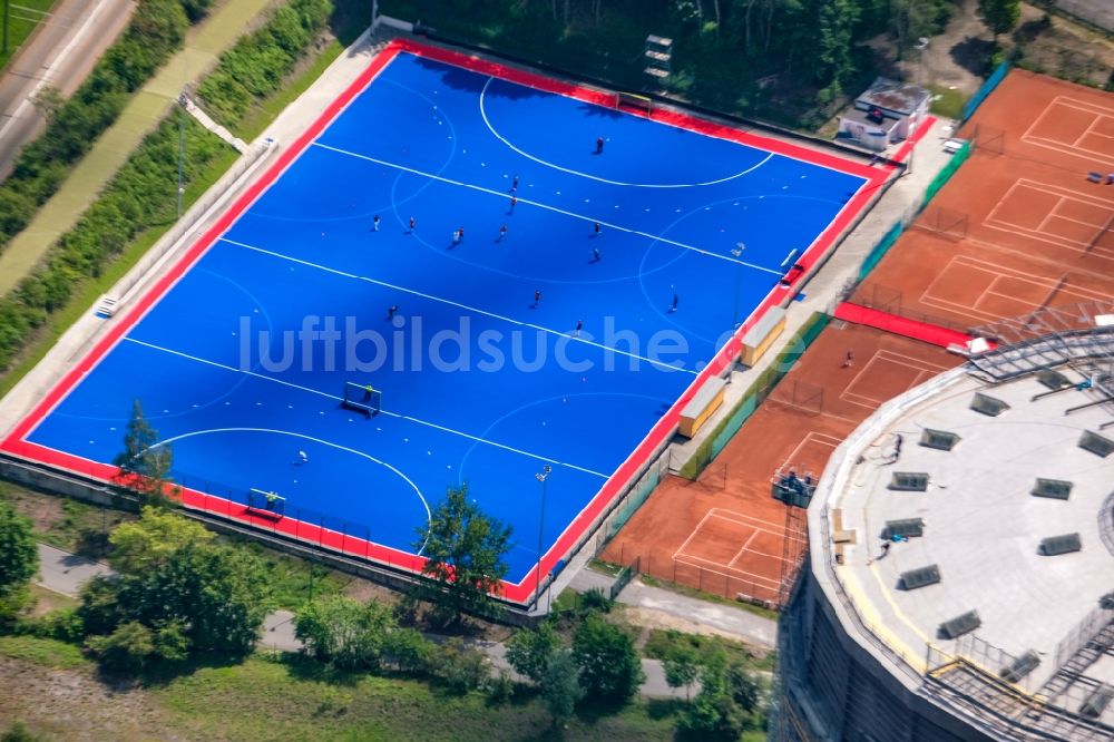 Oberhausen aus der Vogelperspektive: Sportplatz- Fussballplatz am Centro in Oberhausen im Bundesland Nordrhein-Westfalen, Deutschland