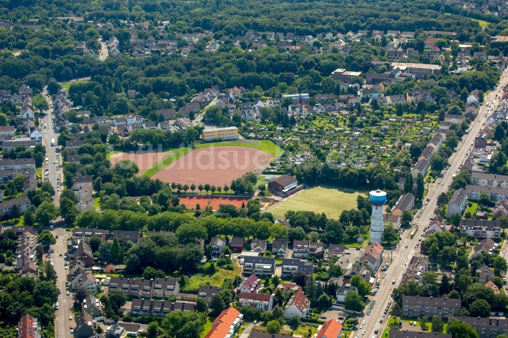 Essen von oben - Sportplatz- Fussballplatz des DJK Adler Union Essen-Frintrop e. V. in Essen im Bundesland Nordrhein-Westfalen