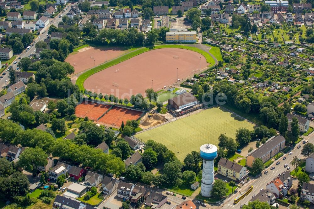 Essen aus der Vogelperspektive: Sportplatz- Fussballplatz des DJK Adler Union Essen-Frintrop e. V. in Essen im Bundesland Nordrhein-Westfalen