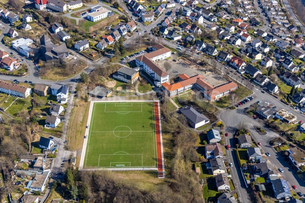 Luftbild Arnsberg - Sportplatz- Fussballplatz des DJK Grün-Weiß Arnsberg e.V. am Milanweg in Arnsberg im Sauerland im Bundesland Nordrhein-Westfalen, Deutschland