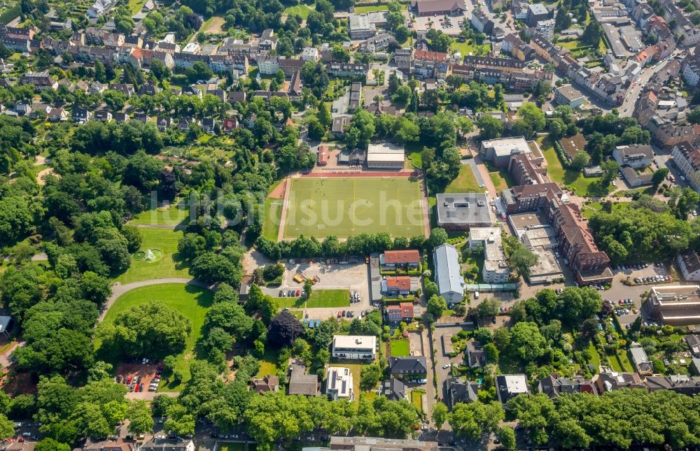 Bochum aus der Vogelperspektive: Sportplatz- Fussballplatz des DJK Wattenscheid 1997 e.V. in Bochum im Bundesland Nordrhein-Westfalen, Deutschland