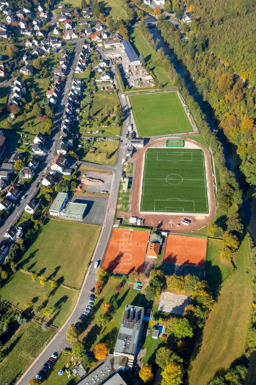 Luftaufnahme Meschede - Sportplatz- Fussballplatz Freienohl in Meschede im Bundesland Nordrhein-Westfalen