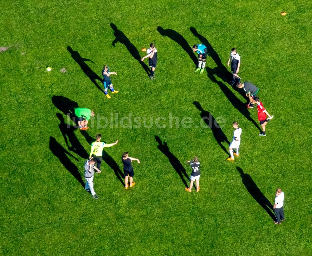 Luftaufnahme Hamm - Sportplatz- Fussballplatz am Freiherr-vom-Stein-Gymnasium an der Karl-Koßmann-Straße in Hamm im Bundesland Nordrhein-Westfalen