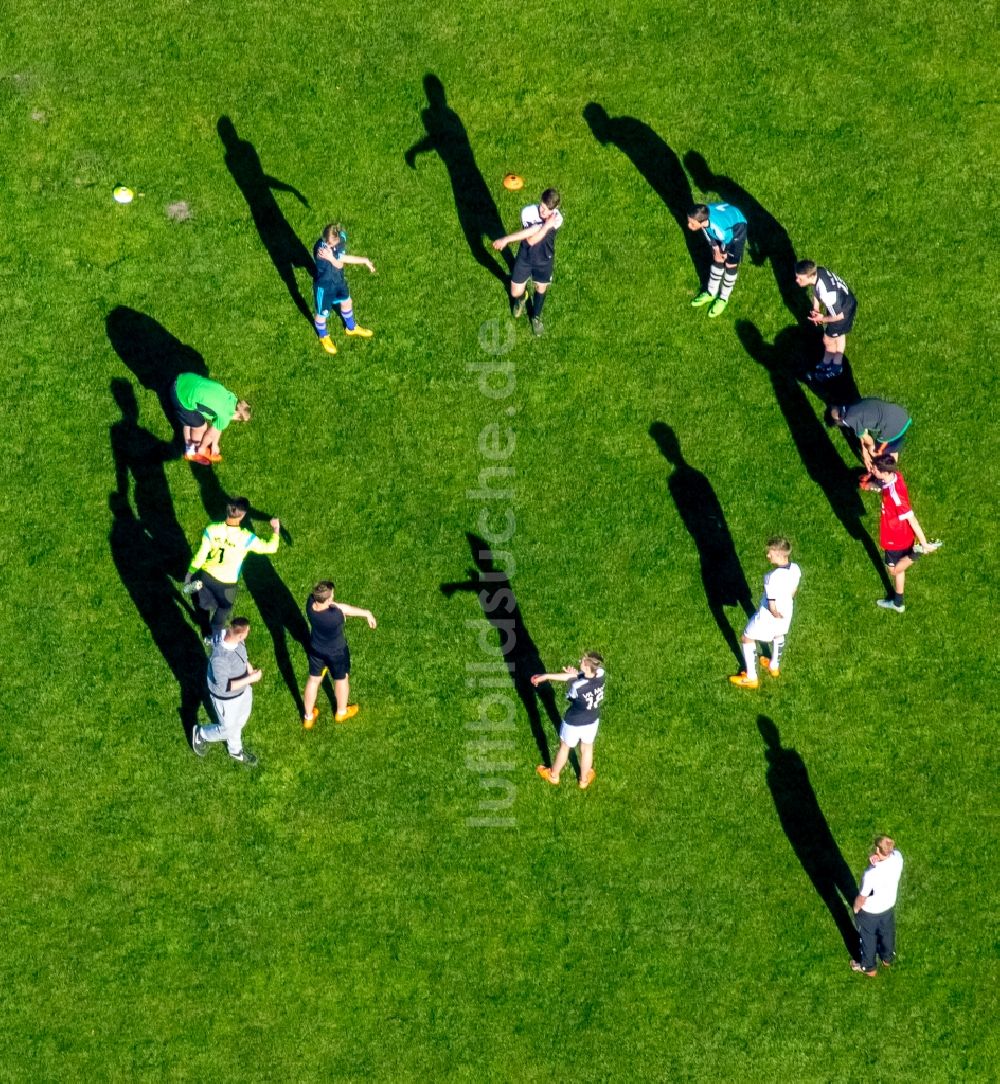 Hamm von oben - Sportplatz- Fussballplatz am Freiherr-vom-Stein-Gymnasium an der Karl-Koßmann-Straße in Hamm im Bundesland Nordrhein-Westfalen