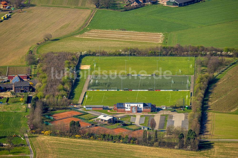 Luftaufnahme Hamminkeln - Sportplatz- Fussballplatz des Fußballvereins Hamminkelner S.V. 1920/46 in Hamminkeln im Bundesland Nordrhein-Westfalen, Deutschland