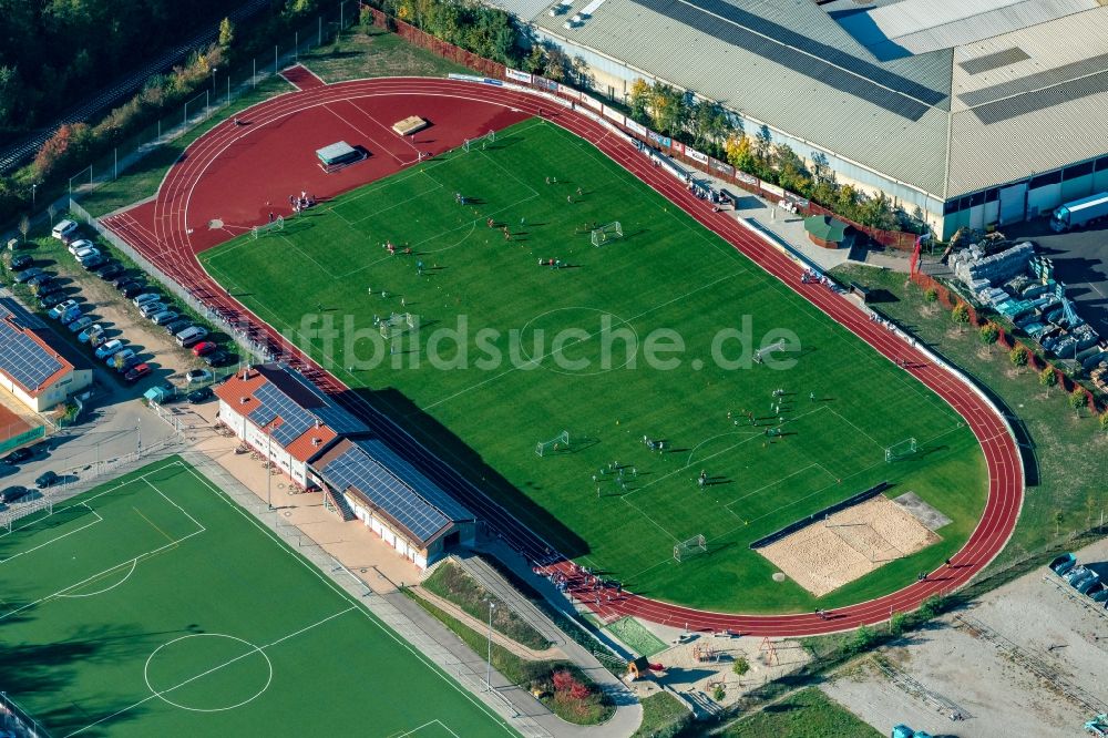 Gottenheim aus der Vogelperspektive: Sportplatz- Fussballplatz in Gottenheim im Bundesland Baden-Württemberg, Deutschland