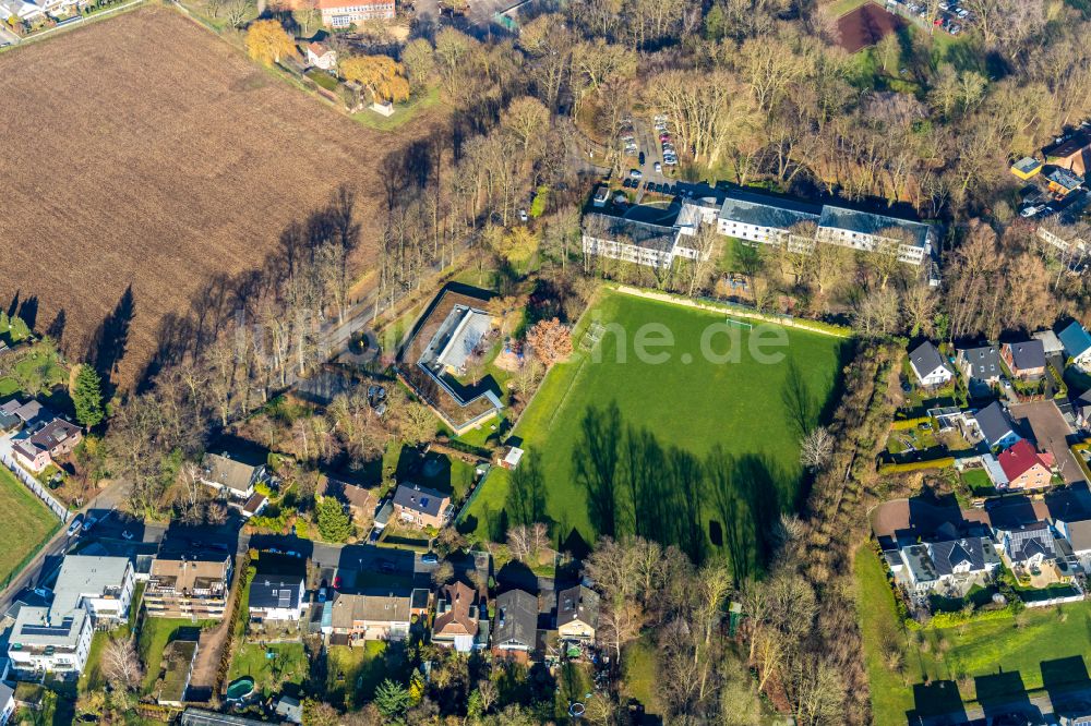 Hamm aus der Vogelperspektive: Sportplatz- Fussballplatz in Hamm im Bundesland Nordrhein-Westfalen, Deutschland