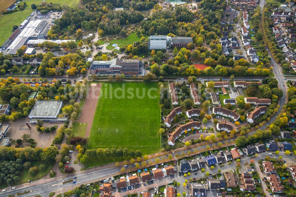 Hamm aus der Vogelperspektive: Sportplatz- Fussballplatz in Hamm im Bundesland Nordrhein-Westfalen, Deutschland