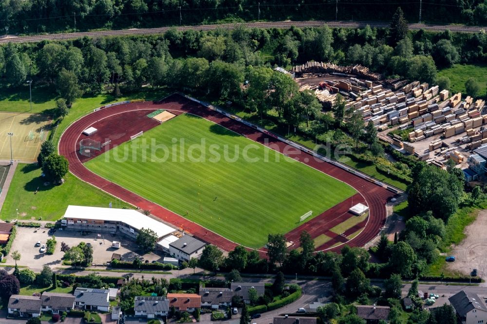 Titisee-Neustadt von oben - Sportplatz- Fussballplatz Jahnstadion in Titisee-Neustadt im Bundesland Baden-Württemberg, Deutschland