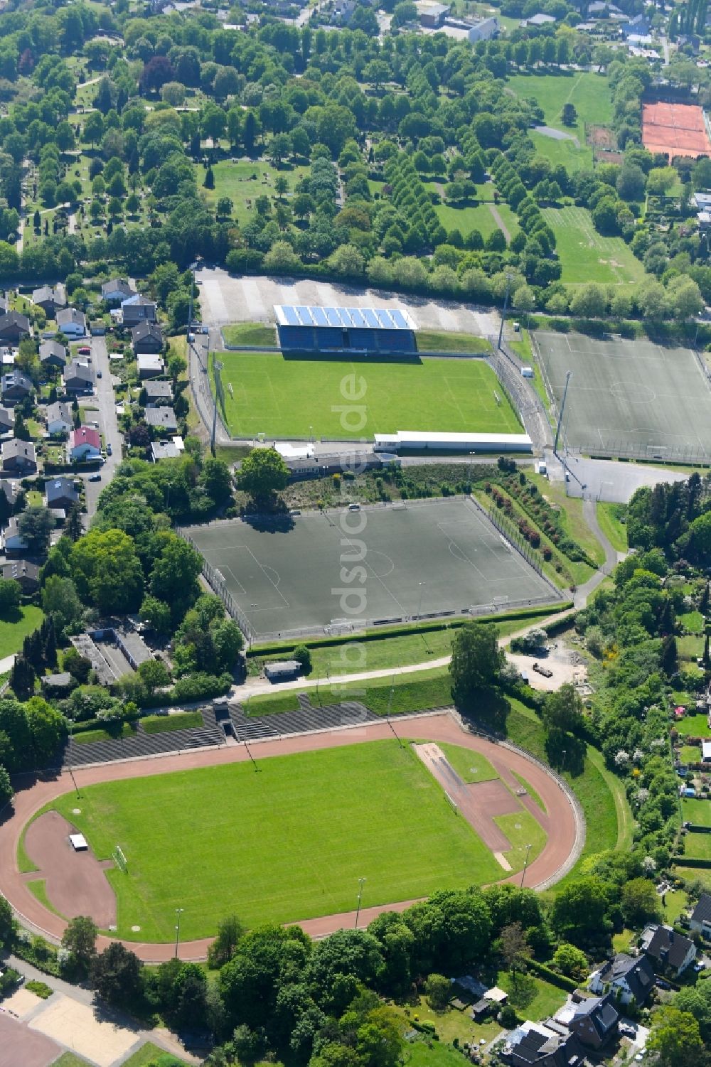 Kleve von oben - Sportplatz- Fussballplatz des FC Kleve 1863/1903 an der Welbershöhe in Kleve im Bundesland Nordrhein-Westfalen, Deutschland