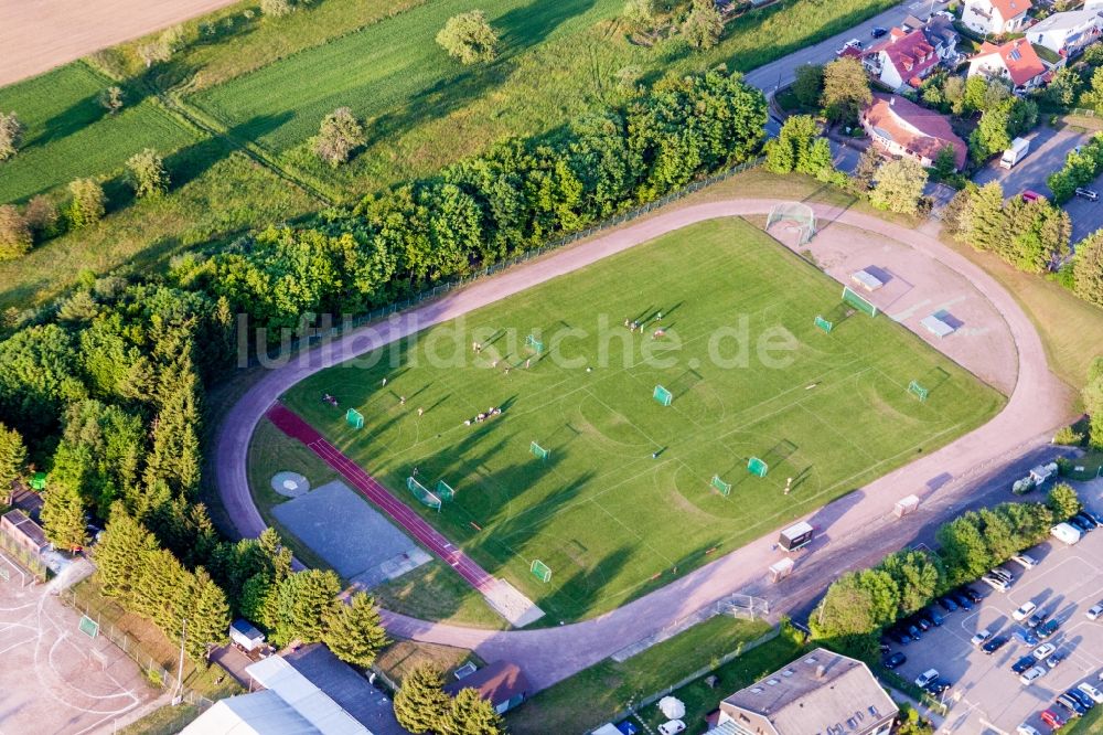 Karlsbad von oben - Sportplatz- Fussballplatz des TC Langensteinbach im Ortsteil Langensteinbach in Karlsbad im Bundesland Baden-Württemberg, Deutschland