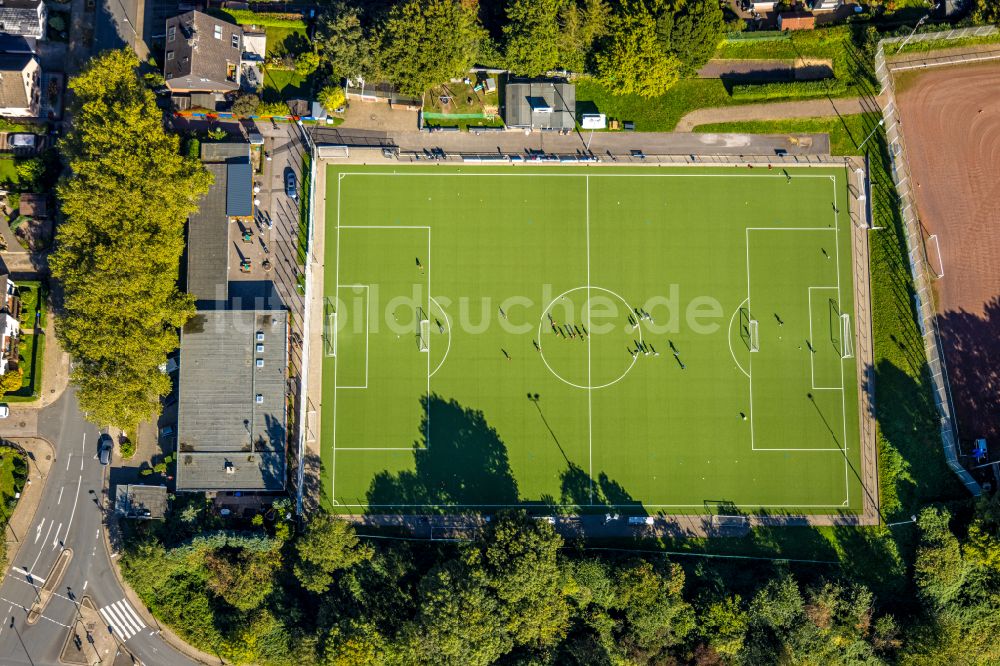 Essen von oben - Sportplatz- Fussballplatz des SV Leithe 19/65 e.V. im Ortsteil Leithe in Essen im Bundesland Nordrhein-Westfalen, Deutschland