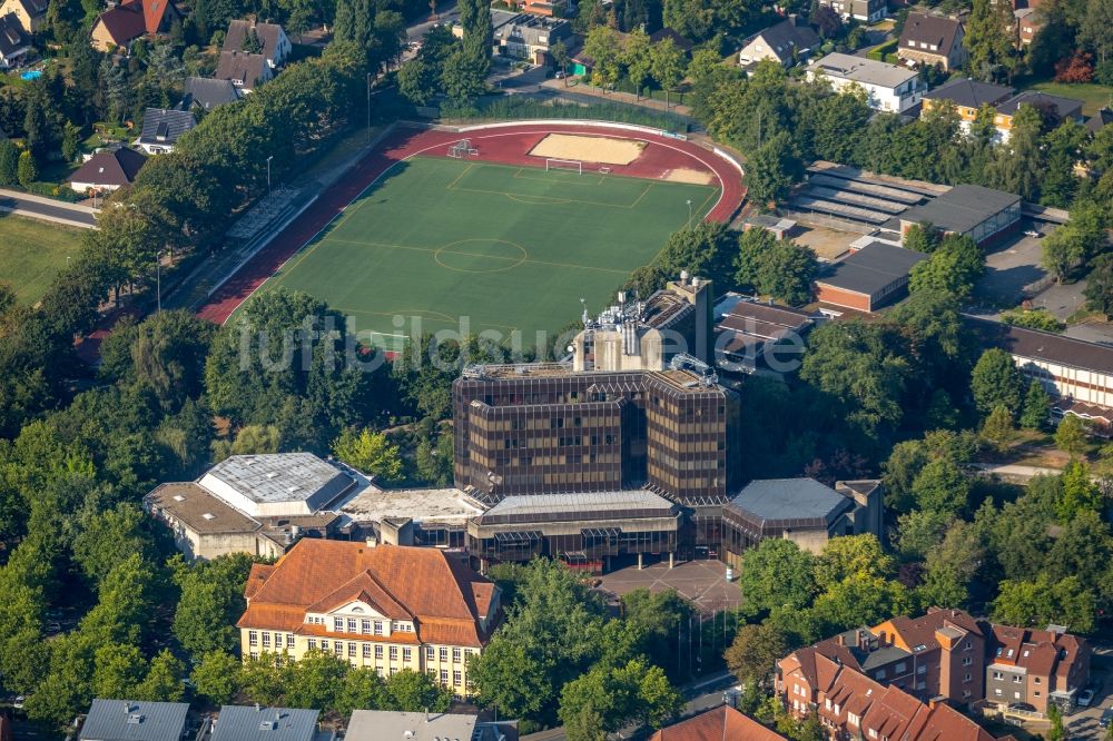 Ahlen aus der Vogelperspektive: Sportplatz- Fussballplatz Lindensportplatz - Stadion in Ahlen/Westfalen in Ahlen im Bundesland Nordrhein-Westfalen, Deutschland