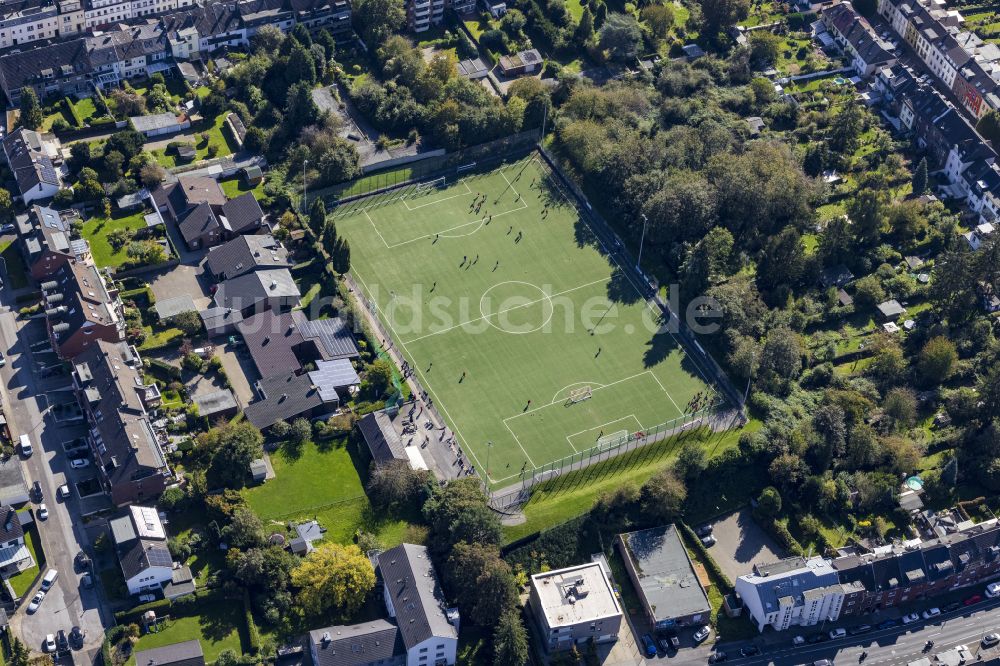 Luftaufnahme Mönchengladbach - Sportplatz- Fussballplatz in Mönchengladbach im Bundesland Nordrhein-Westfalen, Deutschland