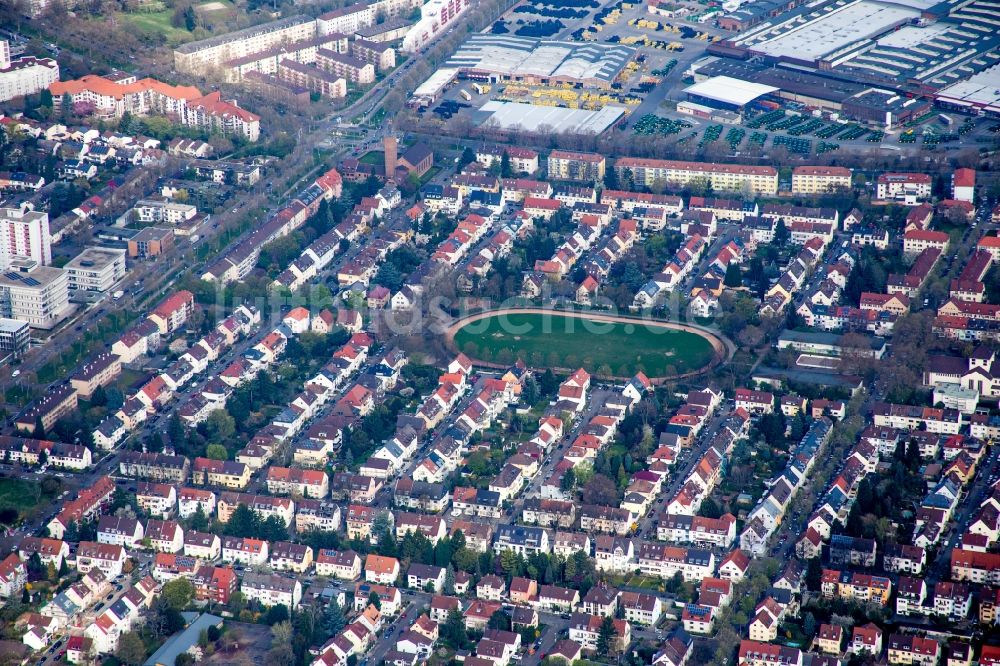 Mannheim von oben - Sportplatz- Fussballplatz im Ortsteil Almenhof in Mannheim im Bundesland Baden-Württemberg, Deutschland