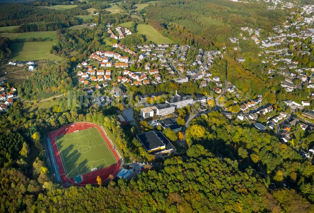 Ennepetal aus der Vogelperspektive: Sportplatz- Fussballplatz am Reichenbach Gymnasium in Ennepetal im Bundesland Nordrhein-Westfalen