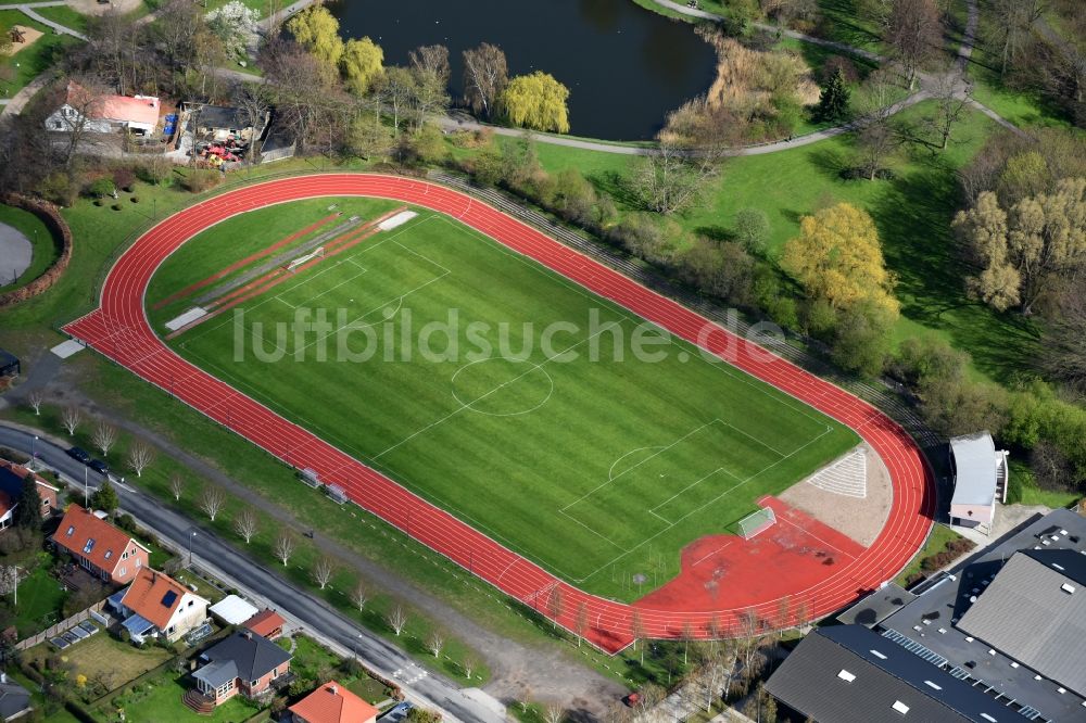 Luftaufnahme Rodovre - Sportplatz- Fussballplatz an der Rodovre Stadionhal Elstedvej in Rodovre in Region Hovedstaden, Dänemark