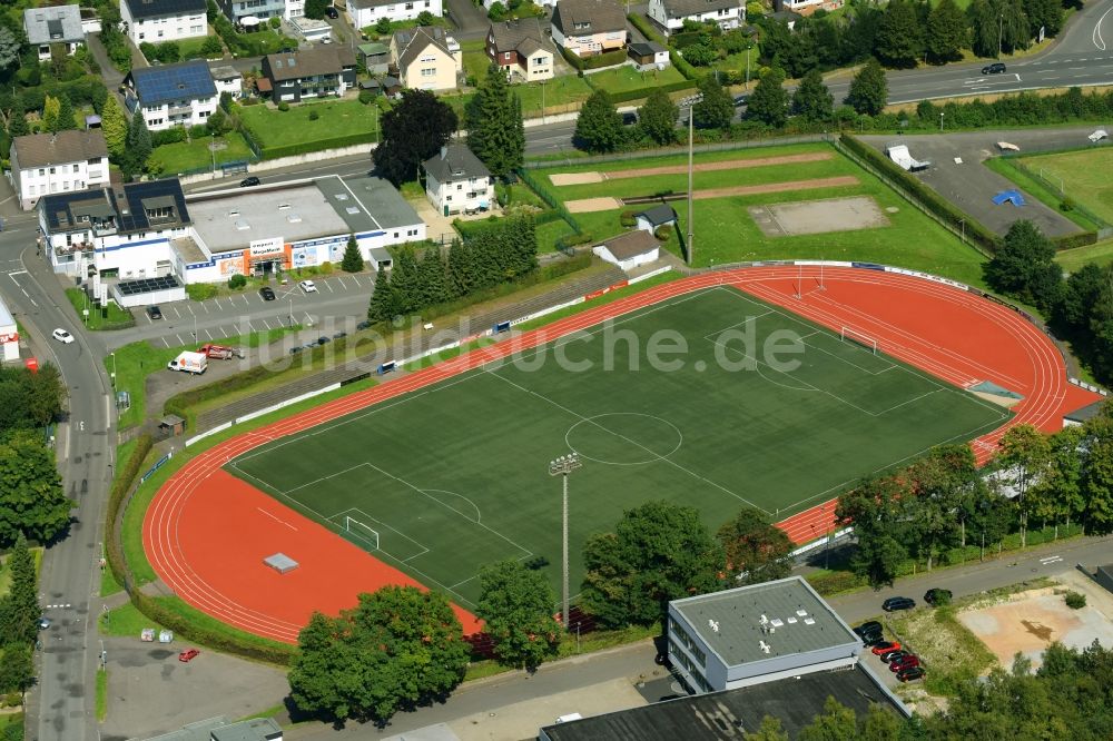 Meinerzhagen von oben - Sportplatz- Fussballplatz des RSV Meinerzhagen 1921 e.V. Am Stadion in Meinerzhagen im Bundesland Nordrhein-Westfalen, Deutschland