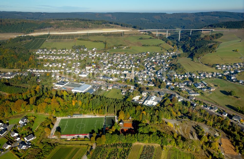 Luftaufnahme Bestwig - Sportplatz- Fussballplatz Auf dem Schilde in Bestwig im Bundesland Nordrhein-Westfalen