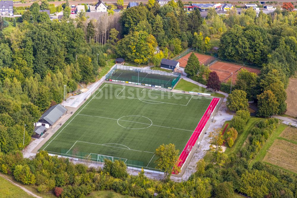 Luftaufnahme Bestwig - Sportplatz- Fussballplatz Auf dem Schilde in Bestwig im Bundesland Nordrhein-Westfalen