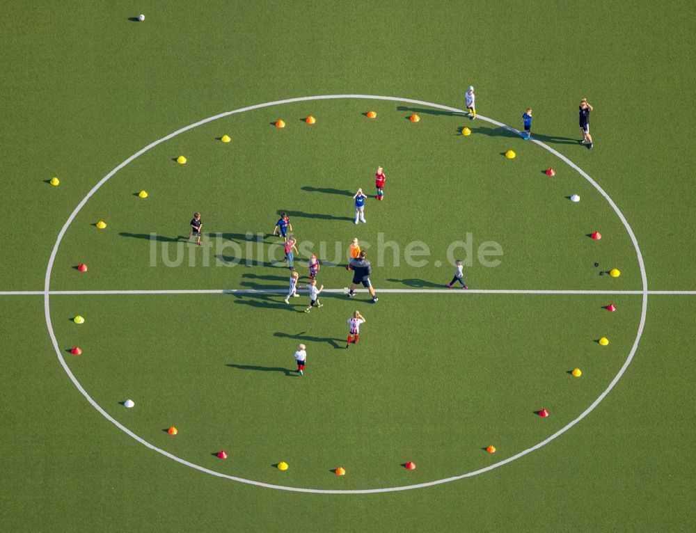 Luftbild Kreuztal - Sportplatz- Fussballplatz der Spielvereinigung Kredenbach/Müsen e.V. in Kreuztal im Bundesland Nordrhein-Westfalen, Deutschland