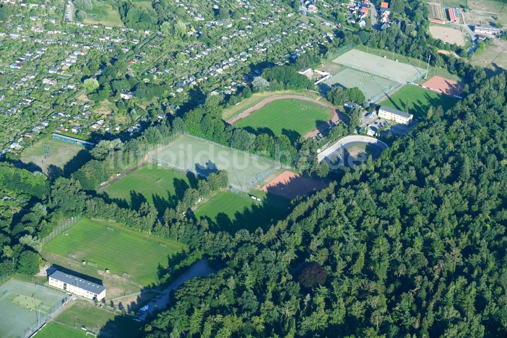 Luftbild Rostock - Sportplatz- Fussballplatz des Sportverein Hafen Rostock e.V. in Rostock im Bundesland Mecklenburg-Vorpommern, Deutschland