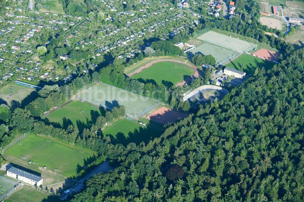 Rostock aus der Vogelperspektive: Sportplatz- Fussballplatz des Sportverein Hafen Rostock e.V. in Rostock im Bundesland Mecklenburg-Vorpommern, Deutschland