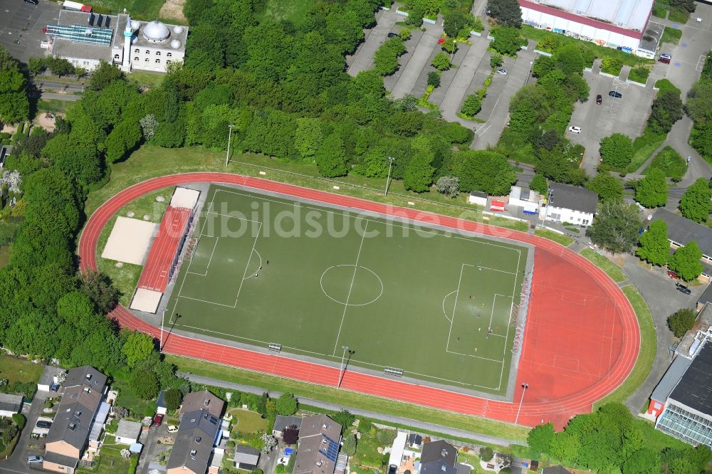 Luftbild Niederkassel - Sportplatz- Fussballplatz SpVgg Lülsdorf-Ranzel 1959 e.V. im Ortsteil Lülsdorf in Niederkassel im Bundesland Nordrhein-Westfalen, Deutschland