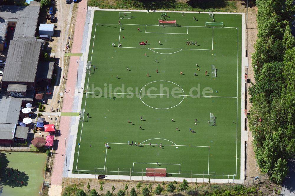 Teltow von oben - Sportplatz- Fussballplatz Teltower Fußballverein 1913 in Teltow im Bundesland Brandenburg, Deutschland