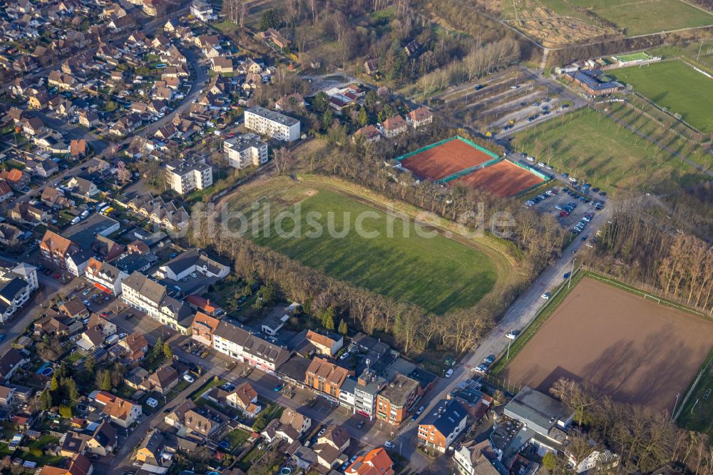 Herringen von oben - Sportplatz- Fussballplatz und Tennisplatz in Herringen im Bundesland Nordrhein-Westfalen, Deutschland