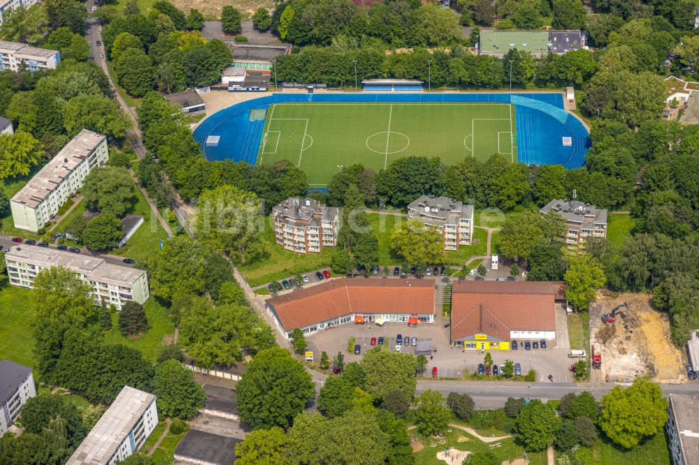 Dortmund aus der Vogelperspektive: Sportplatz- Fussballplatz des BV Teutonia 1920 Dortmund-Lanstrop e.V. in Dortmund im Bundesland Nordrhein-Westfalen, Deutschland