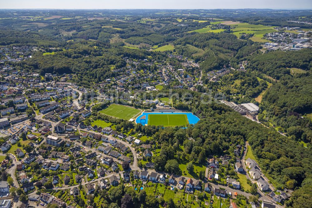 Ennepetal von oben - Sportplatz- Fussballplatz des TuS Ennepetal 1911 e.V. in Ennepetal im Bundesland Nordrhein-Westfalen