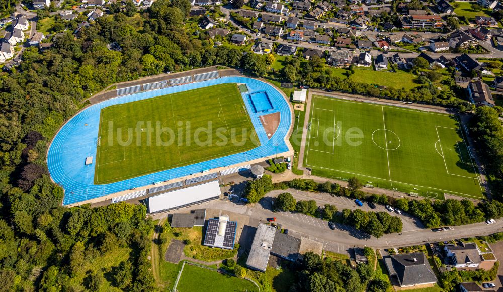 Ennepetal aus der Vogelperspektive: Sportplatz- Fussballplatz des TuS Ennepetal 1911 e.V. in Ennepetal im Bundesland Nordrhein-Westfalen, Deutschland