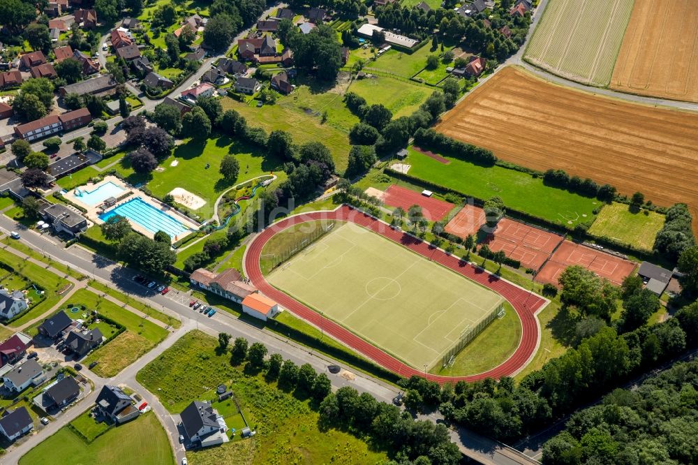 Luftaufnahme Haltern am See - Sportplatz- Fussballplatz des TuS Sythen in Haltern am See im Bundesland Nordrhein-Westfalen