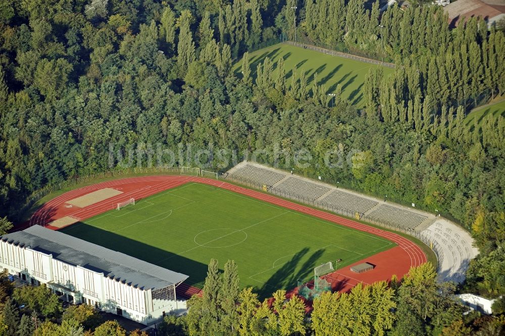 Luftbild Berlin - Sportplatz- Fussballplatz SC Union Berlin 06 e.V. an der Lehrter Straße in Berlin, Deutschland