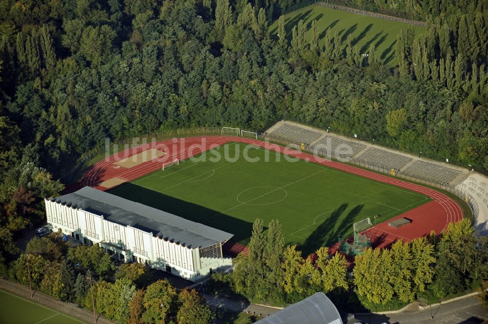 Luftaufnahme Berlin - Sportplatz- Fussballplatz SC Union Berlin 06 e.V. an der Lehrter Straße in Berlin, Deutschland