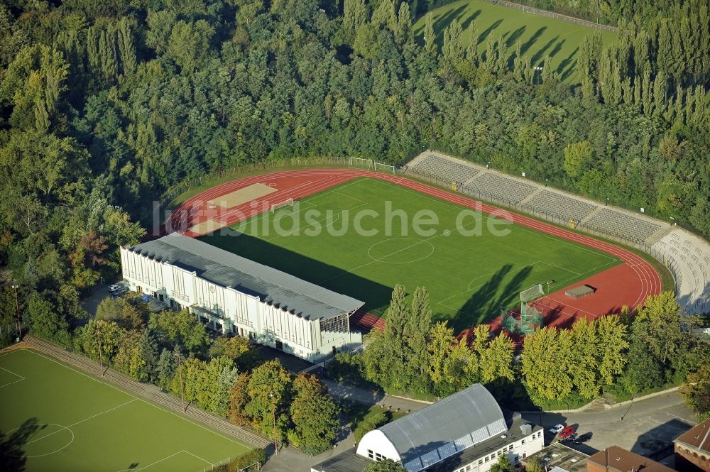 Berlin von oben - Sportplatz- Fussballplatz SC Union Berlin 06 e.V. an der Lehrter Straße in Berlin, Deutschland