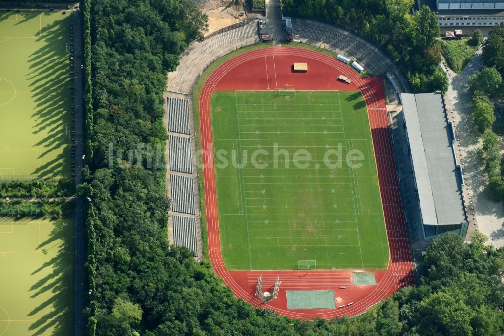 Luftbild Berlin - Sportplatz- Fussballplatz SC Union Berlin 06 e.V. an der Lehrter Straße in Berlin, Deutschland