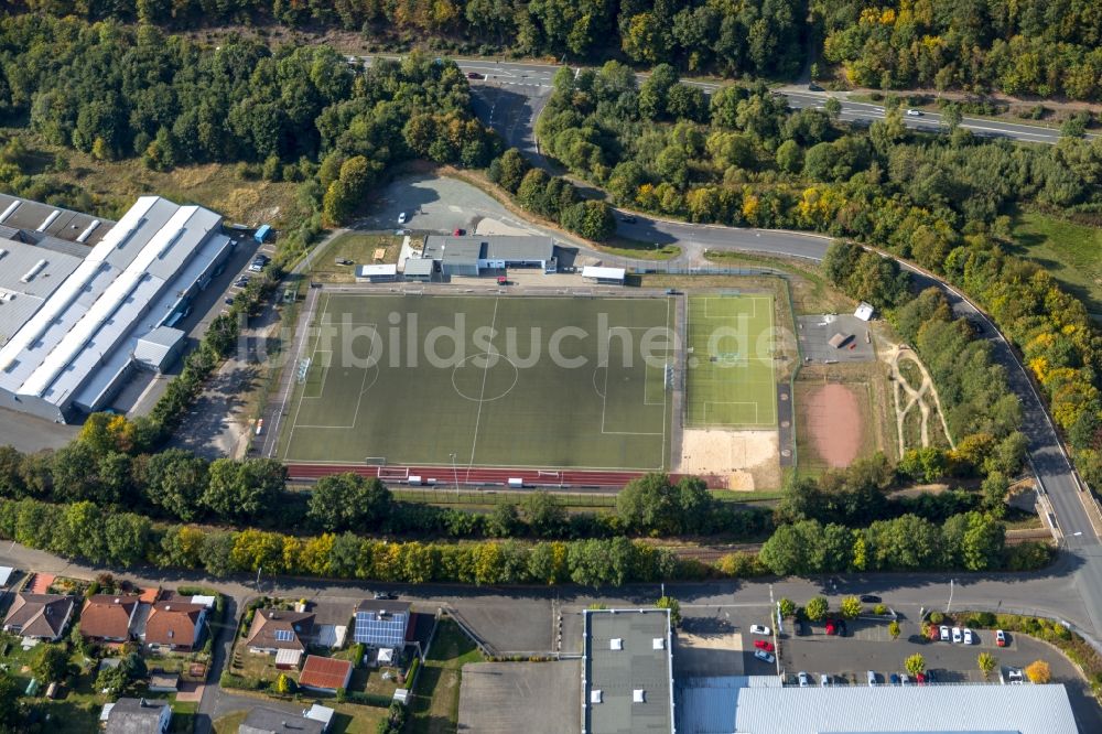 Burbach aus der Vogelperspektive: Sportplatz- Fussballplatz des VfB Burbach 1907/1920 e.V. in Burbach im Bundesland Nordrhein-Westfalen, Deutschland