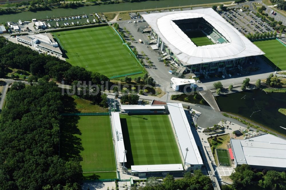 Wolfsburg aus der Vogelperspektive: Sportplatz- Fussballplatz VfL-FußballWelt in Wolfsburg im Bundesland Niedersachsen