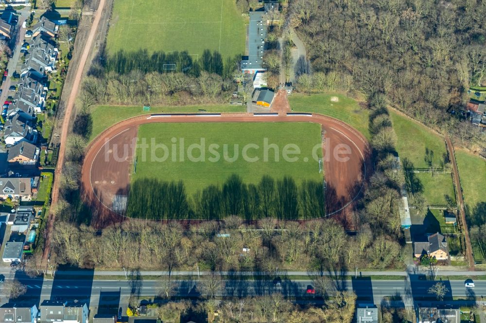 Luftbild Dinslaken - Sportplatz- Fussballplatz des SC Wacker Dinslaken 1919 e.V. am Augustaplatz in Dinslaken im Bundesland Nordrhein-Westfalen, Deutschland