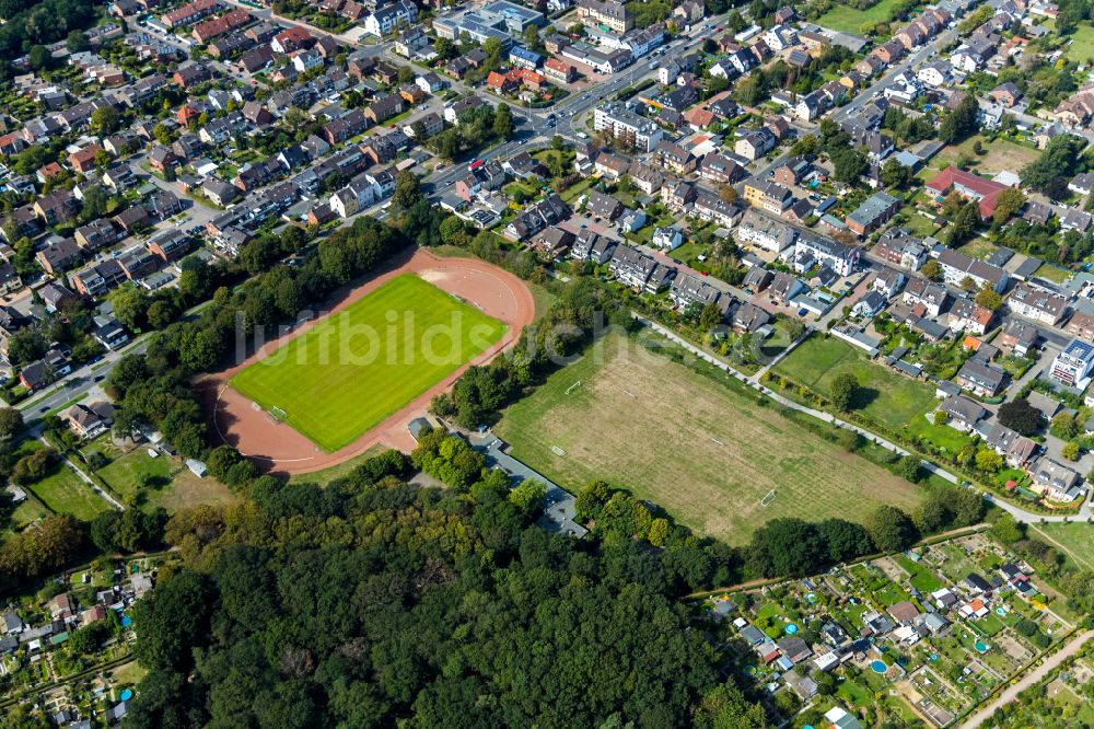 Dinslaken von oben - Sportplatz- Fussballplatz des SC Wacker Dinslaken 1919 e.V. am Augustaplatz in Dinslaken im Bundesland Nordrhein-Westfalen, Deutschland