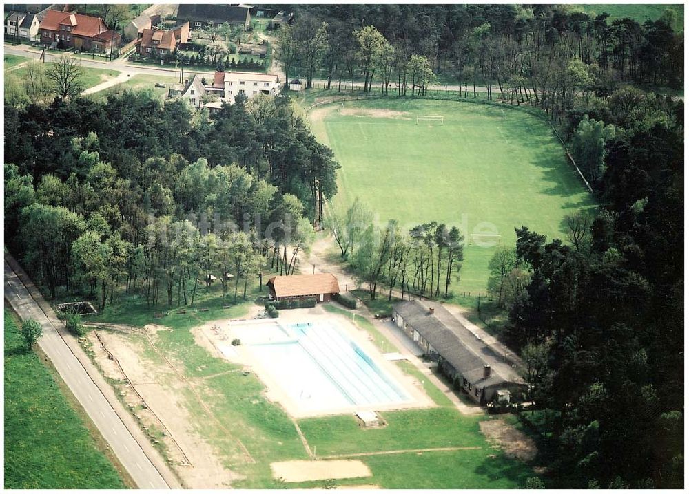 Liesten aus der Vogelperspektive: Sportplatz in Liesten / Sachsen - Anhalt 09.05.2002