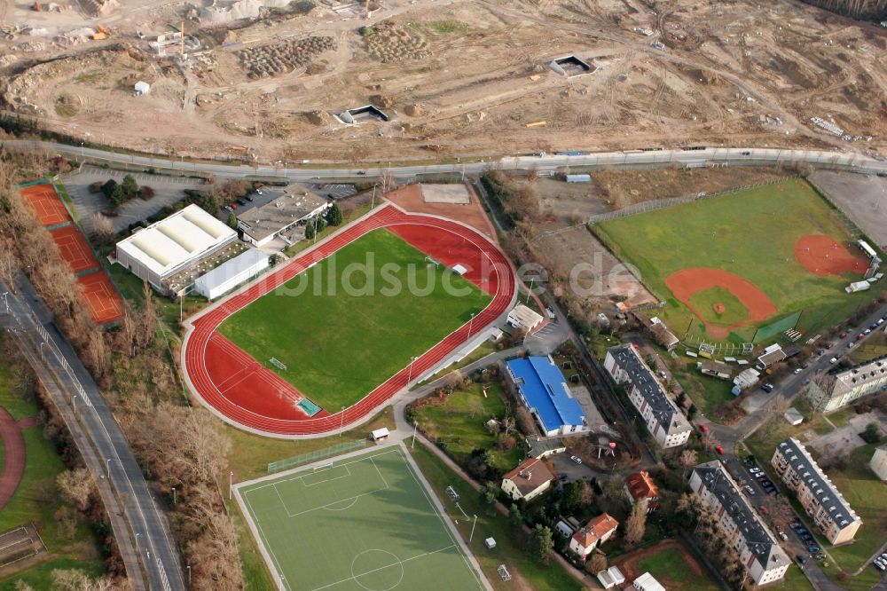 Mainz aus der Vogelperspektive: Sportplatz am Wohngebiet Gonsbachterassen in Mainz im Bundesland Rheinland-Pfalz