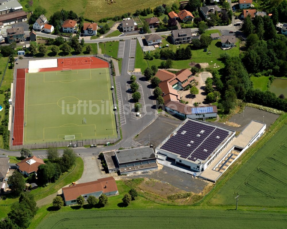 Luftbild Sankt Katharinen (Landkreis Neuwied) - Sportplatzanlagen in Sankt Katharinen (Landkreis Neuwied) im Bundesland Rheinland-Pfalz