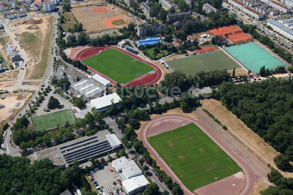 Luftbild Mainz - Sportplätze am Wohngebiet Gonsbachterassen in Mainz im Bundesland Rheinland-Pfalz