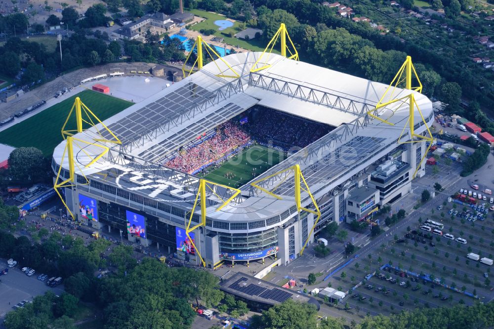 Dortmund aus der Vogelperspektive: Sportstatten-Gelande der Arena des Stadion in Dortmund im Bundesland Nordrhein-Westfalen
